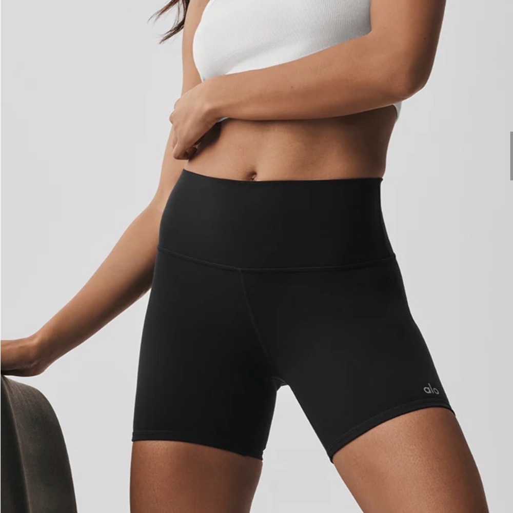 ALO Yoga 5” Black Biker Short